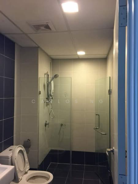 Servis Apartment untuk Disewa di Centrestage Designer Suite - Carlos Ng - Bathroom - PropertyGuru.com.my