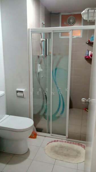 Kondominium untuk Disewa di The Zest @ Kinrara 9 - Derrick Yeong - Bathroom - PropertyGuru.com.my