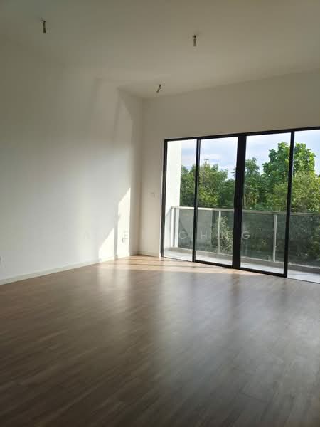 Semi-Detached House for Sale in Telok Panglima Garang (Selangor) - Caven Chng - Balcony - PropertyGuru.com.my