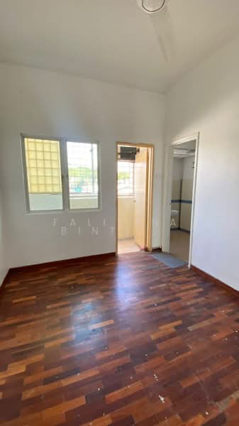 Rumah Bandar untuk Dijual di Taman Sungai Besi Indah (Seri Kembangan) - Faliyana binti Muda - Interior - PropertyGuru.com.my