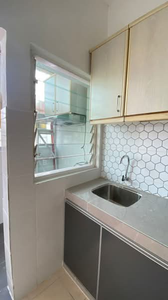 Rumah Bandar untuk Dijual di Taman Sungai Besi Indah (Seri Kembangan) - Faliyana binti Muda - Kitchen - PropertyGuru.com.my