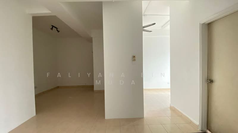 Rumah Bandar untuk Dijual di Taman Sungai Besi Indah (Seri Kembangan) - Faliyana binti Muda - Interior - PropertyGuru.com.my