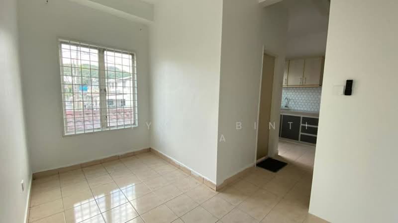 Rumah Bandar untuk Dijual di Taman Sungai Besi Indah (Seri Kembangan) - Faliyana binti Muda - Kitchen - PropertyGuru.com.my