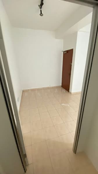 Rumah Bandar untuk Dijual di Taman Sungai Besi Indah (Seri Kembangan) - Faliyana binti Muda - Interior - PropertyGuru.com.my