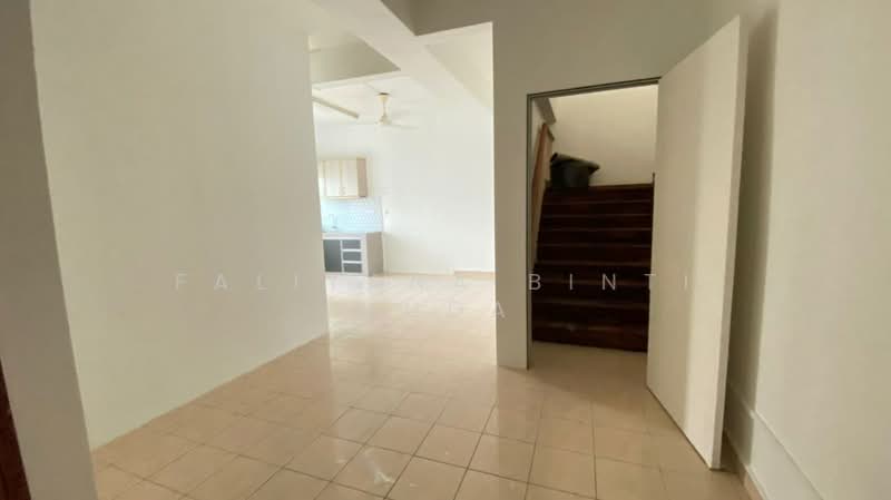 Rumah Bandar untuk Dijual di Taman Sungai Besi Indah (Seri Kembangan) - Faliyana binti Muda - Kitchen - PropertyGuru.com.my