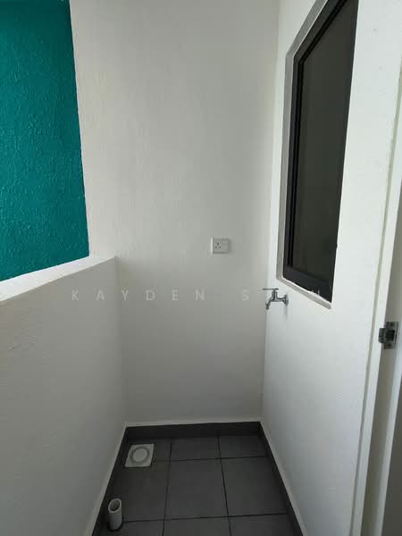 Servis Apartment untuk Disewa di MKH Boulevard II - Kayden Siah - Balcony - PropertyGuru.com.my