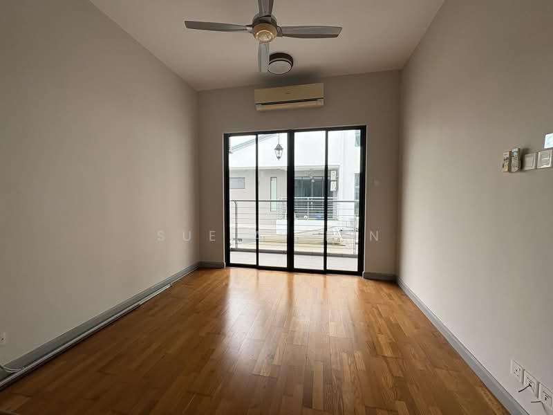 Semi-Detached House for Sale in Bukit Jelutong (Shah Alam) - Sue Arifin - Living Room - PropertyGuru.com.my