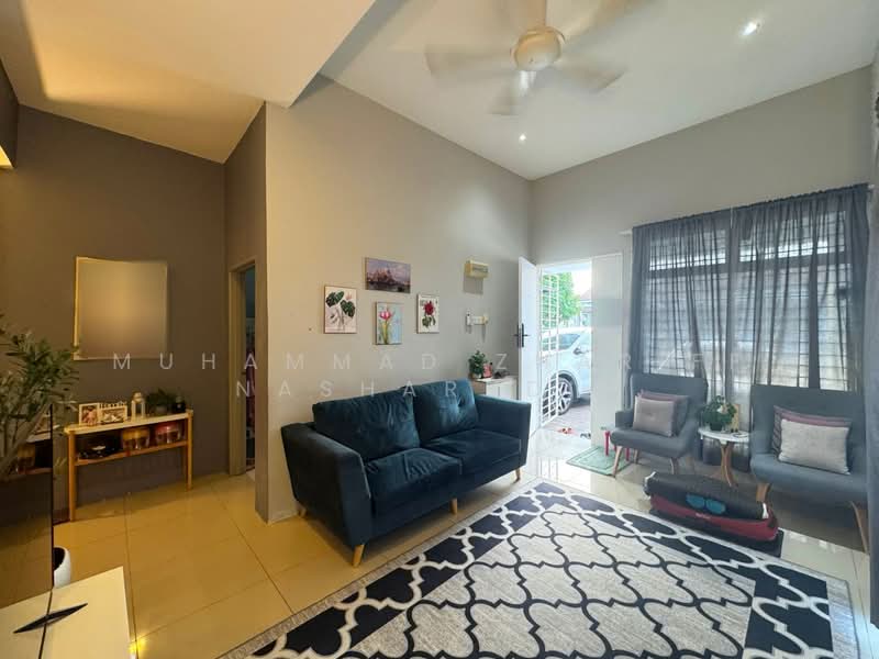 1-storey Terraced House for Sale in Bandar Saujana Putra (Tanjong Duabelas) - Muhammad Zhariff Nasharudin - Living Room - PropertyGuru.com.my