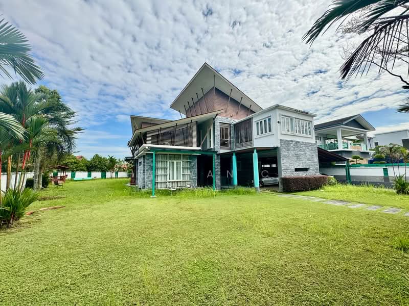 Rumah Banglo untuk Dijual di U8, Taman Bukit Jelutong (Shah Alam) - Shazwan CH - Exterior - PropertyGuru.com.my