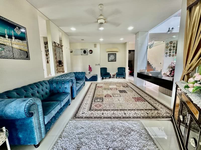 Rumah Banglo untuk Dijual di U8, Taman Bukit Jelutong (Shah Alam) - Shazwan CH - Living Room - PropertyGuru.com.my