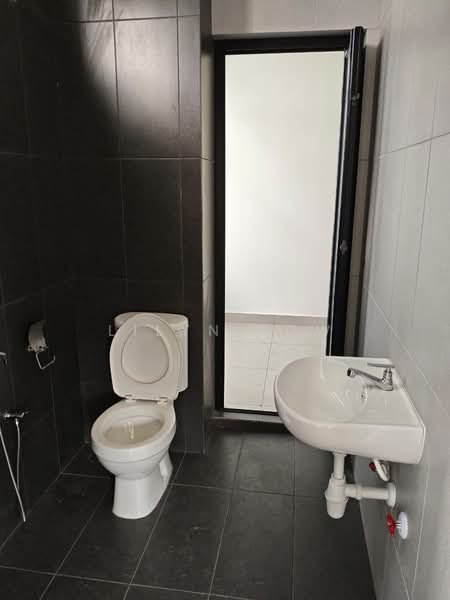 2-storey Terraced House for Sale in Taman Mount Austin (Tebrau) - Lilyn Low - Bathroom - PropertyGuru.com.my