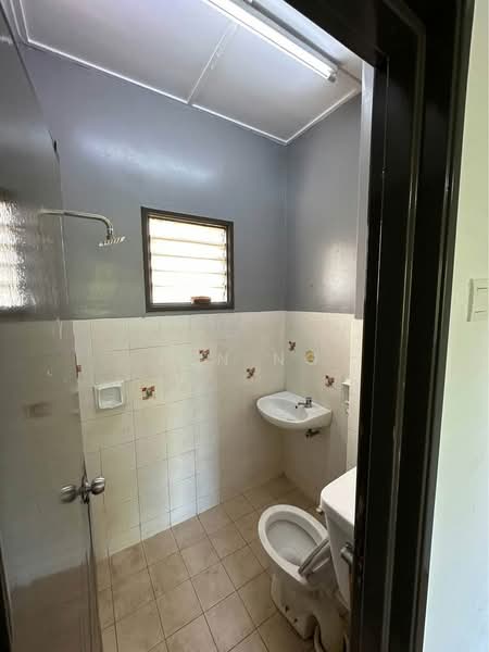 Pangsapuri untuk Disewa di Sri Cempaka (Taman Wawasan) - Ben Ng - Bathroom - PropertyGuru.com.my