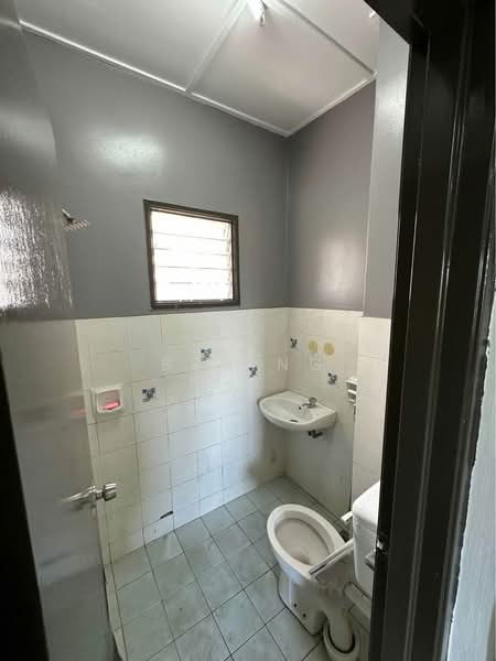 Pangsapuri untuk Disewa di Sri Cempaka (Taman Wawasan) - Ben Ng - Bathroom - PropertyGuru.com.my