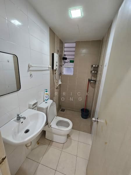 Kondominium untuk Disewa di The Zest @ Kinrara 9 - Derrick Yeong - Bathroom - PropertyGuru.com.my
