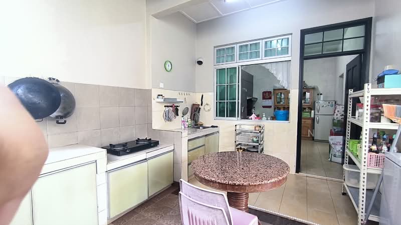 Rumah Berkembar untuk Dijual di Taman Pelangi Indah (Ulu Tiram) - Pooi Leen Voon - Kitchen - PropertyGuru.com.my