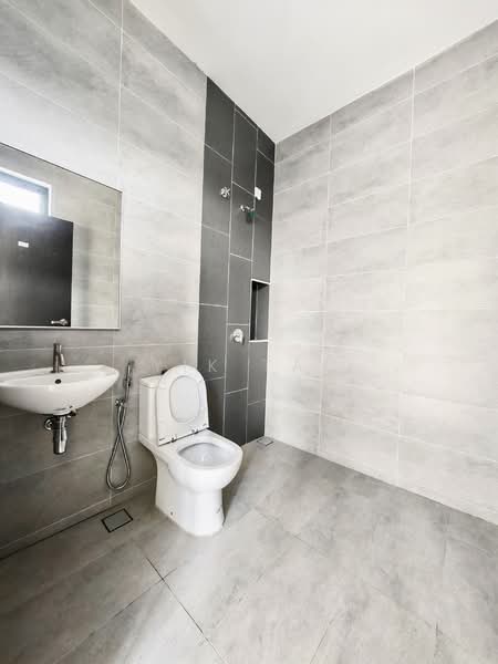 Cluster House for Sale in Taman Glenmarie (Johor Bahru) - Yik Tat - Bathroom - PropertyGuru.com.my