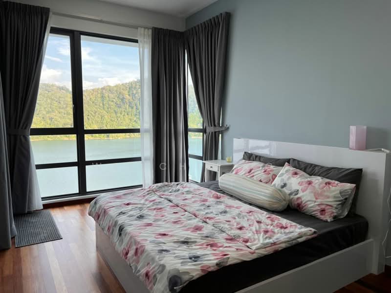 Condominium for Rent at Queens Residences Q1 @ Queens Waterfront - Wei Chin Ooi - Master Bedroom - PropertyGuru.com.my
