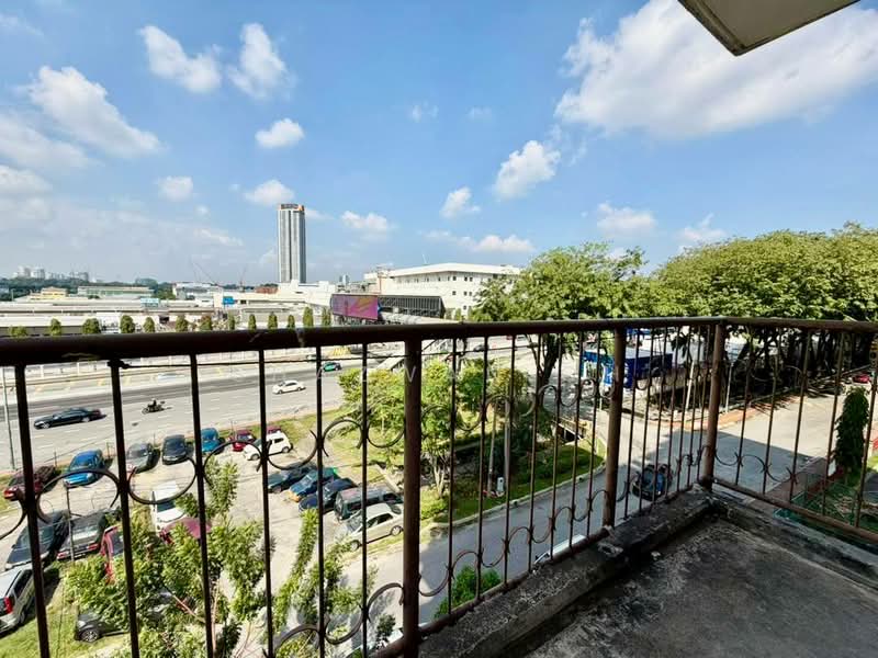 Rumah Flat untuk Dijual di Pangsapuri SS8 Kelana Jaya - Shazwan CH - View - PropertyGuru.com.my