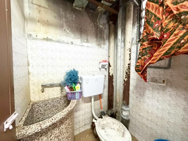 Rumah Flat untuk Dijual di Pangsapuri SS8 Kelana Jaya - Shazwan CH - Bathroom - PropertyGuru.com.my