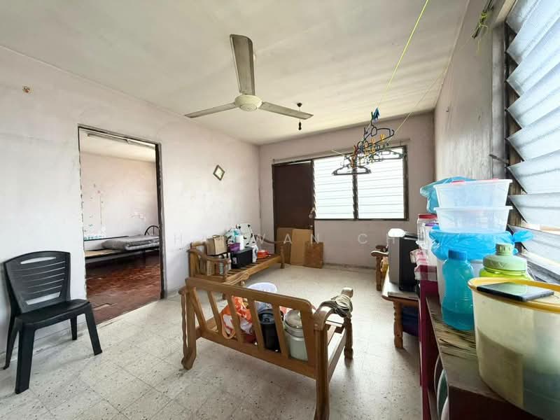 Rumah Flat untuk Dijual di Pangsapuri SS8 Kelana Jaya - Shazwan CH - Living Room - PropertyGuru.com.my