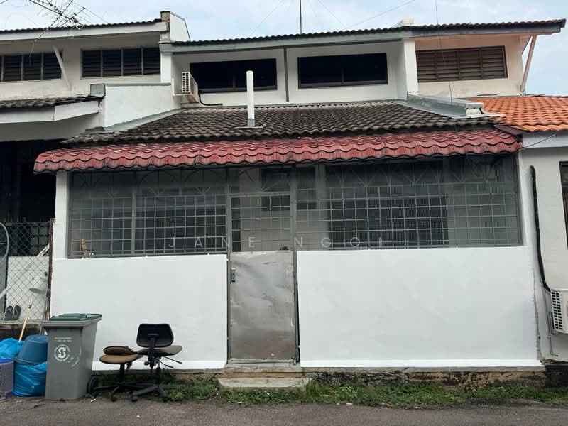1.5-storey Terraced House for Rent in Taman Molek (Johor Bahru) - Jane Ngoi - Exterior - PropertyGuru.com.my