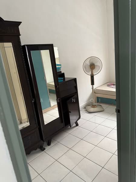 1.5-storey Terraced House for Rent in Taman Molek (Johor Bahru) - Jane Ngoi - Bedroom - PropertyGuru.com.my