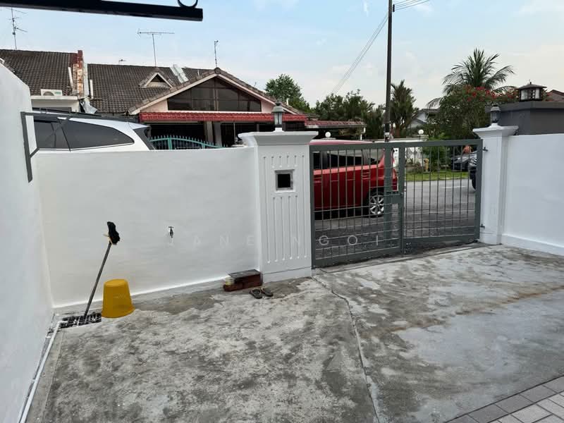 1.5-storey Terraced House for Rent in Taman Molek (Johor Bahru) - Jane Ngoi - Exterior - PropertyGuru.com.my