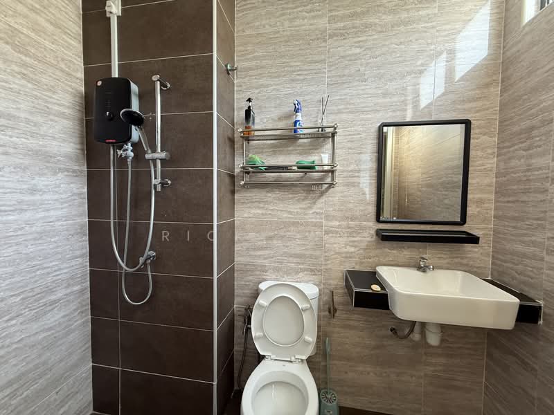 Rumah Teres 2 Tingkat untuk Dijual di Taman Sutera Utama (Skudai) - Ricky Woo - Bathroom - PropertyGuru.com.my
