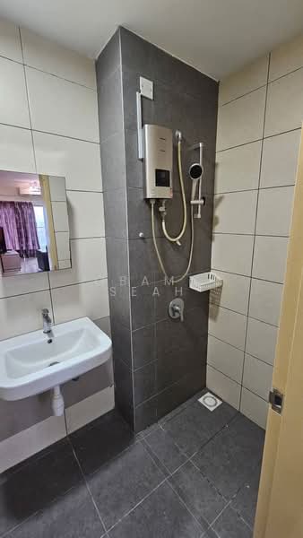 Kondominium untuk Disewa di The Holmes 1 - Obama Seah - Bathroom - PropertyGuru.com.my