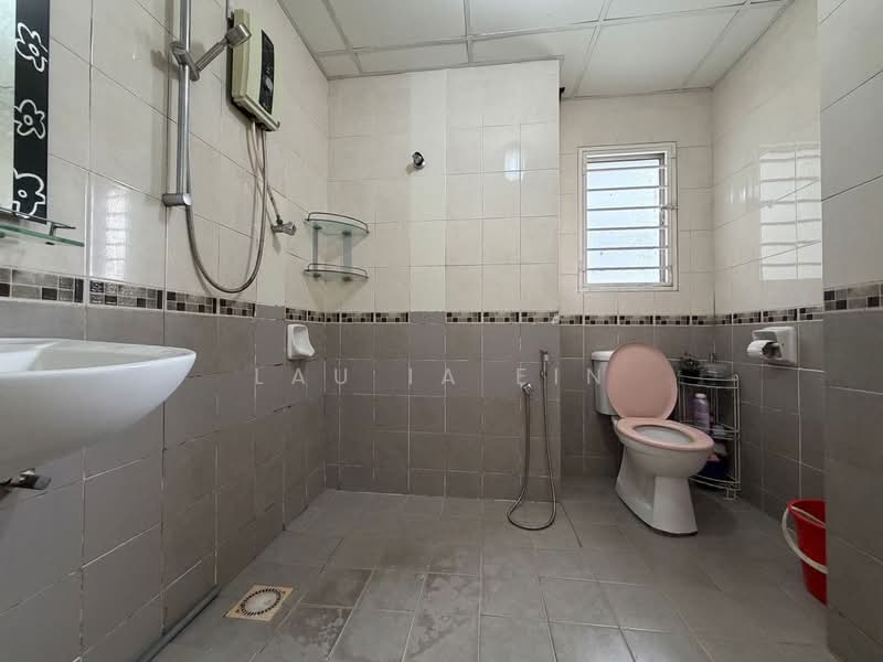 Kondominium untuk Disewa di Selayang Point - Lau Ia Ein - Bathroom - PropertyGuru.com.my