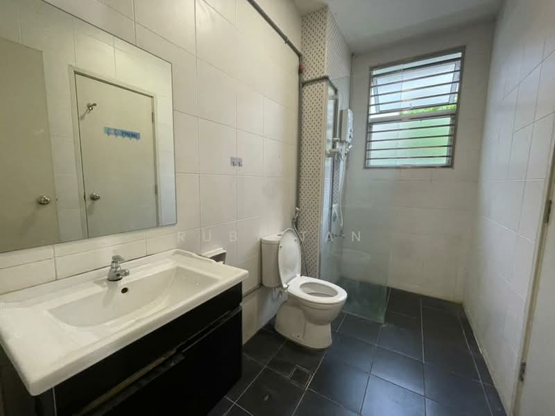 Rumah Berkembar untuk Dijual di Taman Sri Pulai Perdana (Skudai) - Ruby Tan - Bathroom - PropertyGuru.com.my