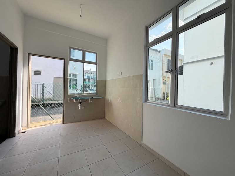 Terraced House for Sale in Taman Kundang Jaya (Rawang) - Lau Ia Ein - Kitchen - PropertyGuru.com.my