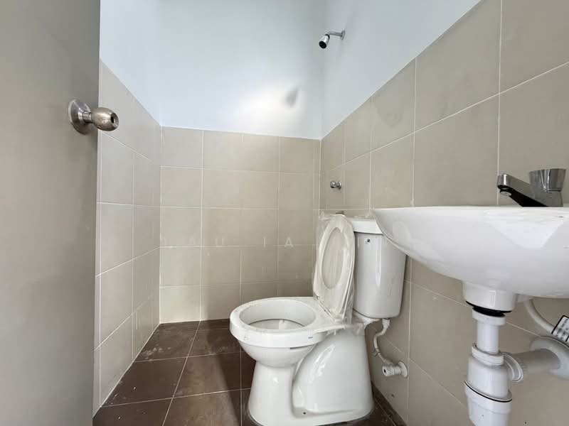 Terraced House for Sale in Taman Kundang Jaya (Rawang) - Lau Ia Ein - Bathroom - PropertyGuru.com.my