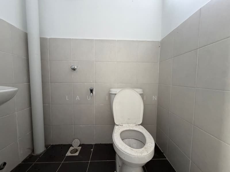 Terraced House for Sale in Taman Kundang Jaya (Rawang) - Lau Ia Ein - Bathroom - PropertyGuru.com.my