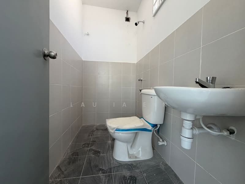 Terraced House for Sale in Taman Kundang Jaya (Rawang) - Lau Ia Ein - Bathroom - PropertyGuru.com.my