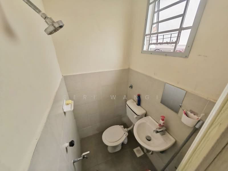Rumah Teres untuk Dijual di Pasir Gudang (Johor) - Seri Wangi - Bathroom - PropertyGuru.com.my