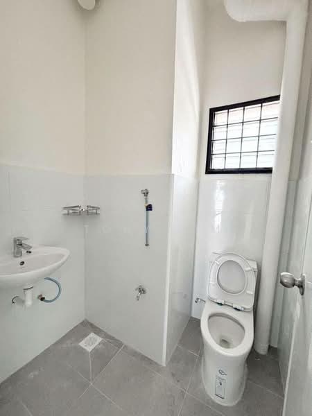 2-storey Terraced House for Rent in Taman Molek (Johor Bahru) - Tony Lim - Bathroom - PropertyGuru.com.my