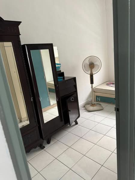 1.5-storey Terraced House for Rent in Taman Molek (Johor Bahru) - Even Chun - Bedroom - PropertyGuru.com.my