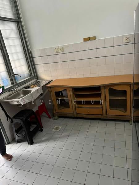 1.5-storey Terraced House for Rent in Taman Molek (Johor Bahru) - Even Chun - Kitchen - PropertyGuru.com.my