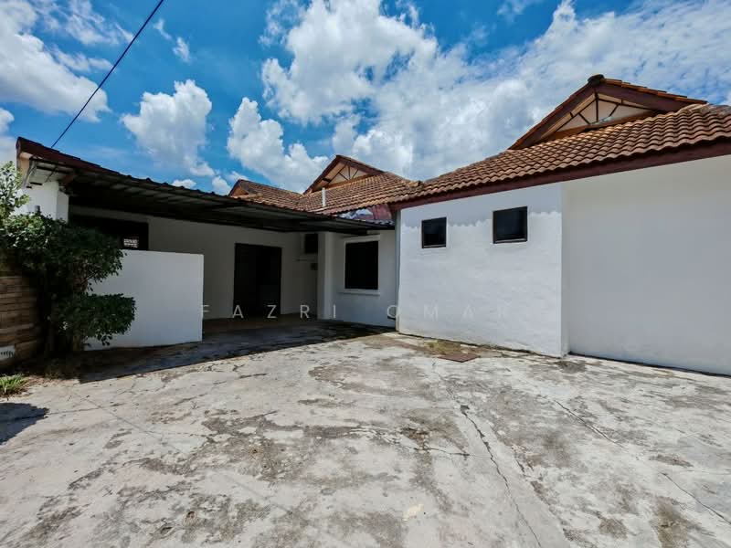 Rumah Banglo untuk Dijual di Bandar Rinching Seksyen 1 (Semenyih) - Fazri Omar - Exterior - PropertyGuru.com.my