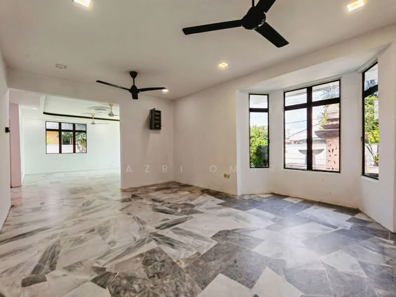 Rumah Banglo untuk Dijual di Bandar Rinching Seksyen 1 (Semenyih) - Fazri Omar - Living Room - PropertyGuru.com.my