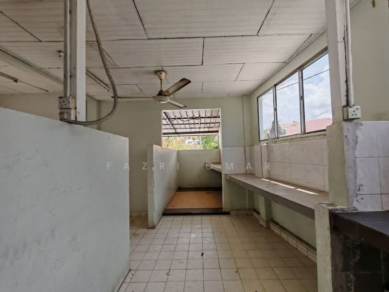 Rumah Banglo untuk Dijual di Bandar Rinching Seksyen 1 (Semenyih) - Fazri Omar - Kitchen - PropertyGuru.com.my