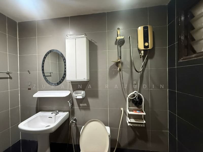 Rumah Teres 2 Tingkat untuk Dijual di Jenjarom (Selangor) - Zuraina Rajudin - Bathroom - PropertyGuru.com.my