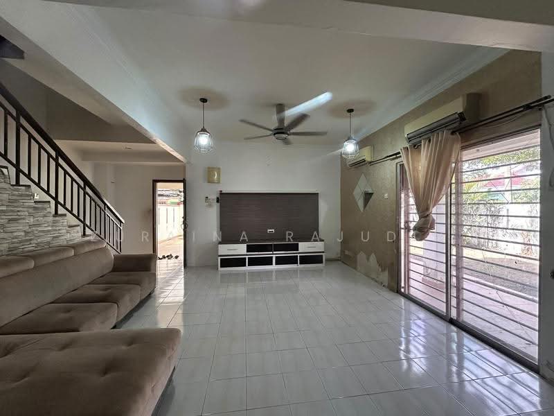 2-storey Terraced House for Sale in Jenjarom (Selangor) - Zuraina Rajudin - Living Room - PropertyGuru.com.my
