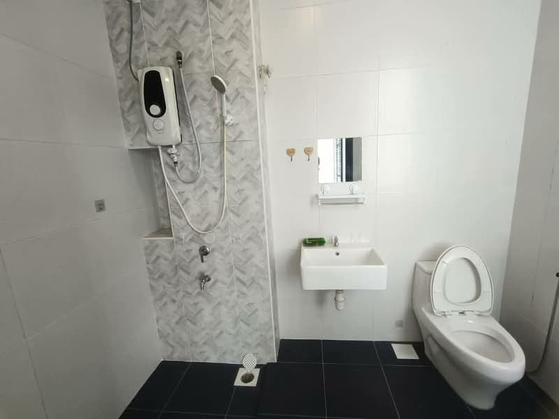 Rumah Teres 2 Tingkat untuk Disewa di Austin Crest (Johor Bahru) - Tony Lim - Bathroom - PropertyGuru.com.my