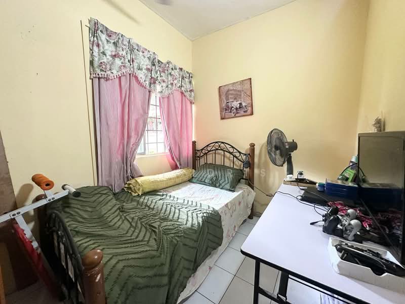 Pangsapuri untuk Dijual di Jasmine Court - Ali Idris - Bedroom - PropertyGuru.com.my