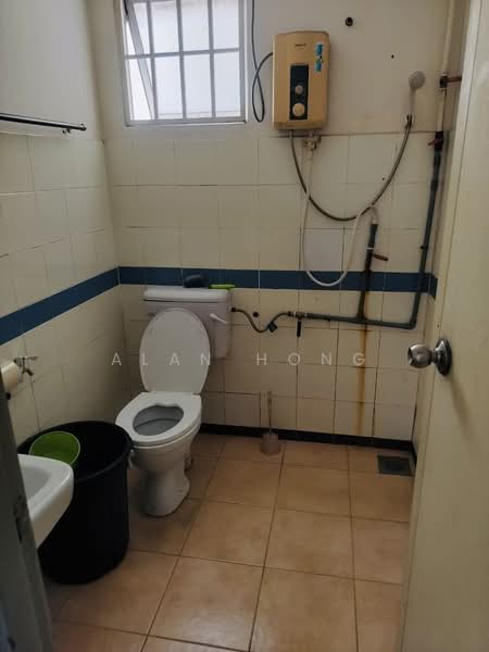 Kondominium untuk Dijual di Prima Setapak Condominium - Alan Hong - Bathroom - PropertyGuru.com.my