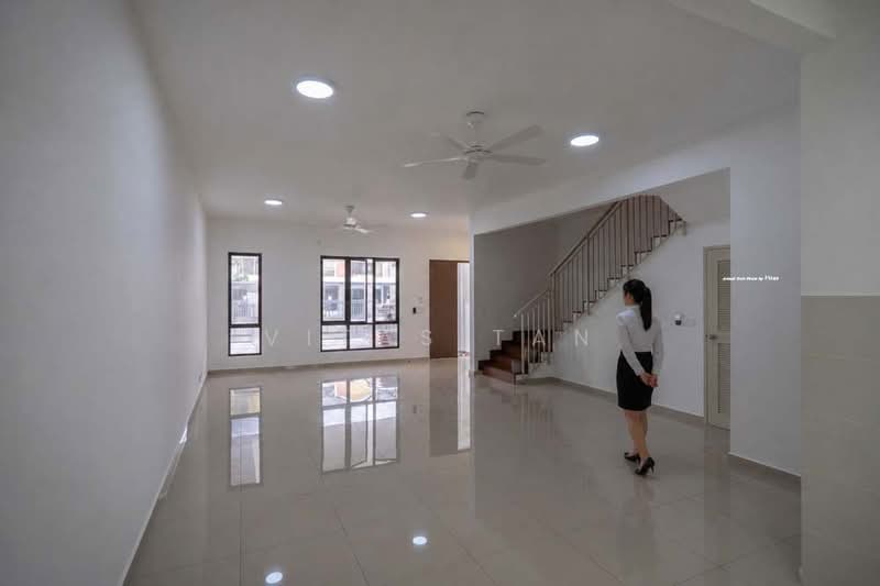 2-storey Terraced House for Rent in Setia Indah (Setia Alam) - Vitas Tan - Living Room - PropertyGuru.com.my