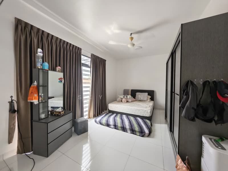 2-storey Terraced House for Sale in Taman Pelangi Indah (Ulu Tiram) - Sky Tan - Bedroom - PropertyGuru.com.my