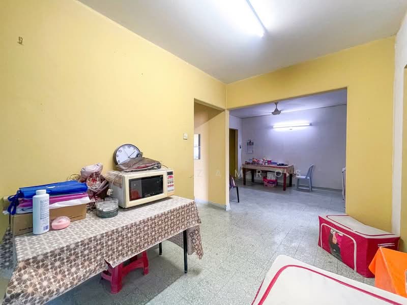 Rumah Flat untuk Dijual di Menara Sri Jati - Izzat Zamros - Living Room - PropertyGuru.com.my